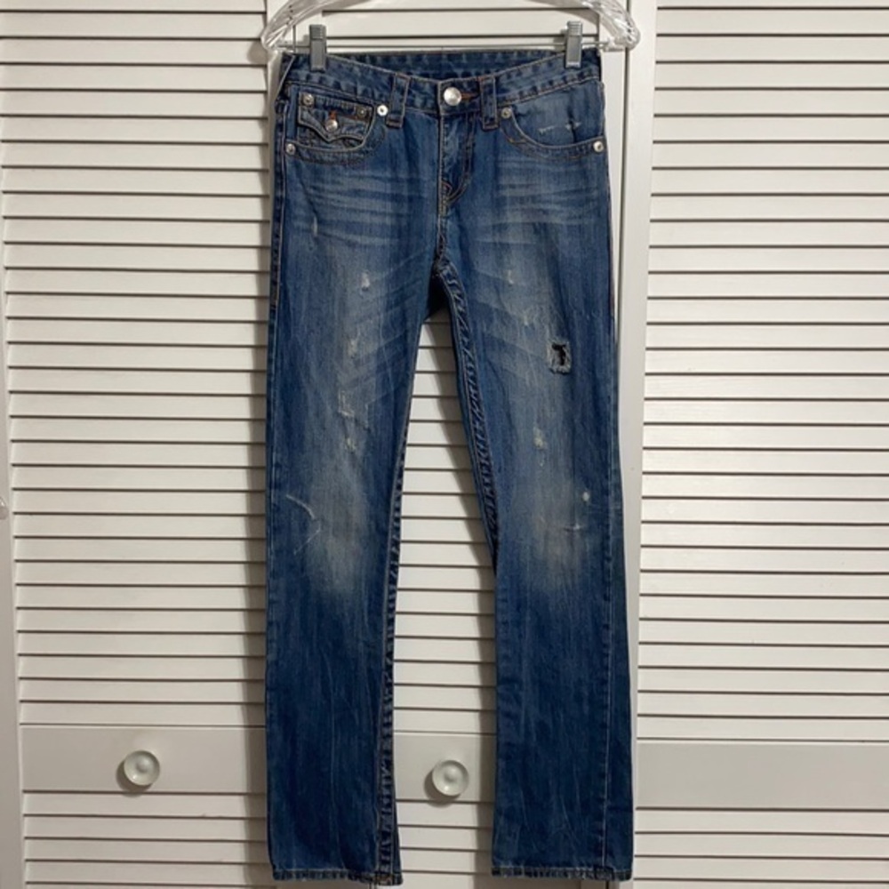 True Religion distressed medium wash straight leg jeans!